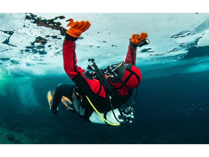 Todo sobre el traje seco de buceo