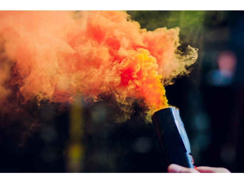 ¿Cuáles son las señales visuales de socorro en el mar?