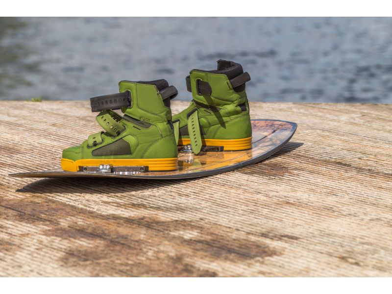 ¿Cómo ajustar y montar tus botas de wakeboard?