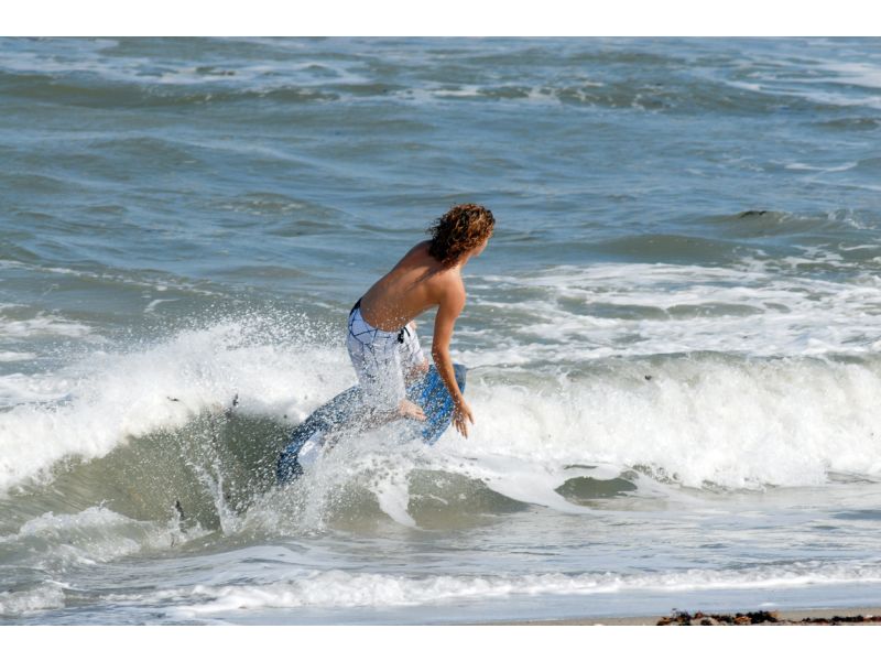 ¿Qué es el skimboarding?