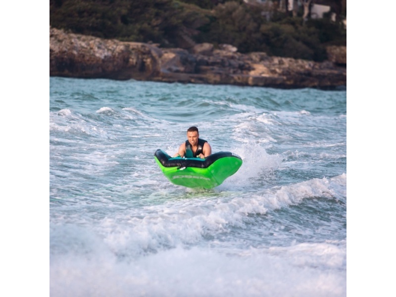 ¿A qué velocidad se puede ir con una boya remolcada?