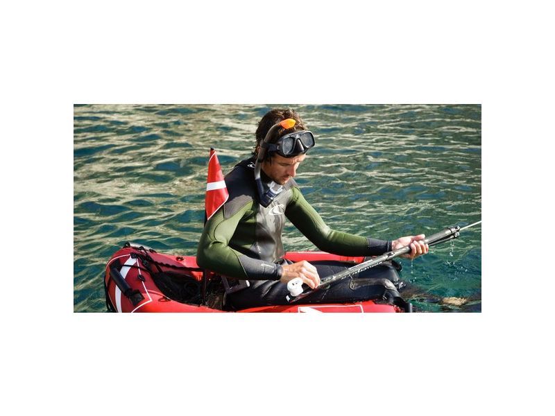 Escoger la plancha o boya de pesca submarina