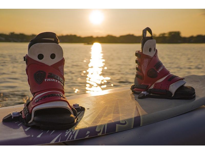 ¿Cómo elegir las botas de wakeboard?