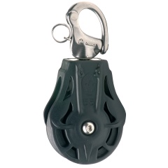 Una Wichardsola polea giratoria con un grillete a presión de driza