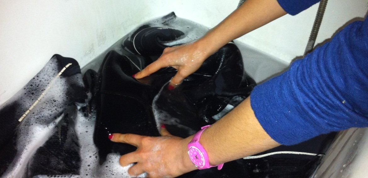 lavado del neopreno enjuagar el neopreno