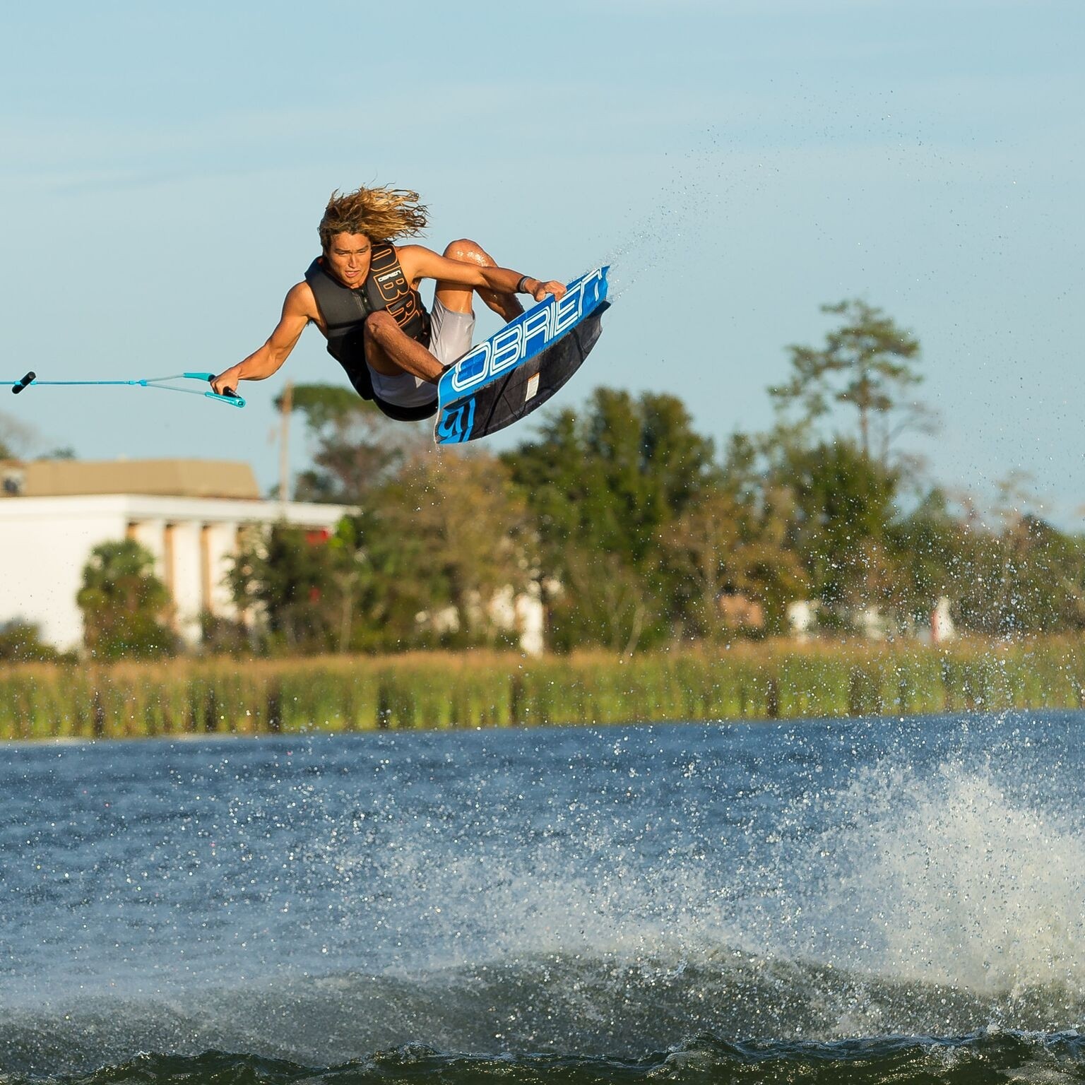 Sauter en wakeboard Saut wakeboard