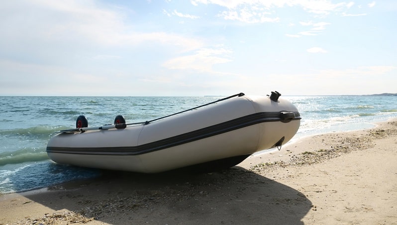 El bote hinchable, ligero, estable y con remos desmontables en el que  disfrutar sobre las olas, Escaparate: compras y ofertas