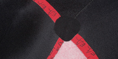 Refuerzo las costuras del traje de neopreno Rip Curl E Bomb