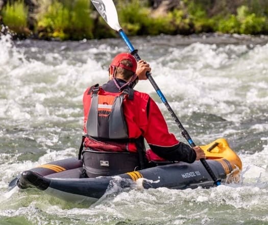 Kayak de aguas bravas Kayak de aguas bravas
